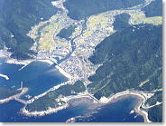 上空から見た周参見川の河口域